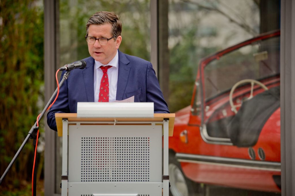 Eichenpflanzung auf dem Rathausplatz