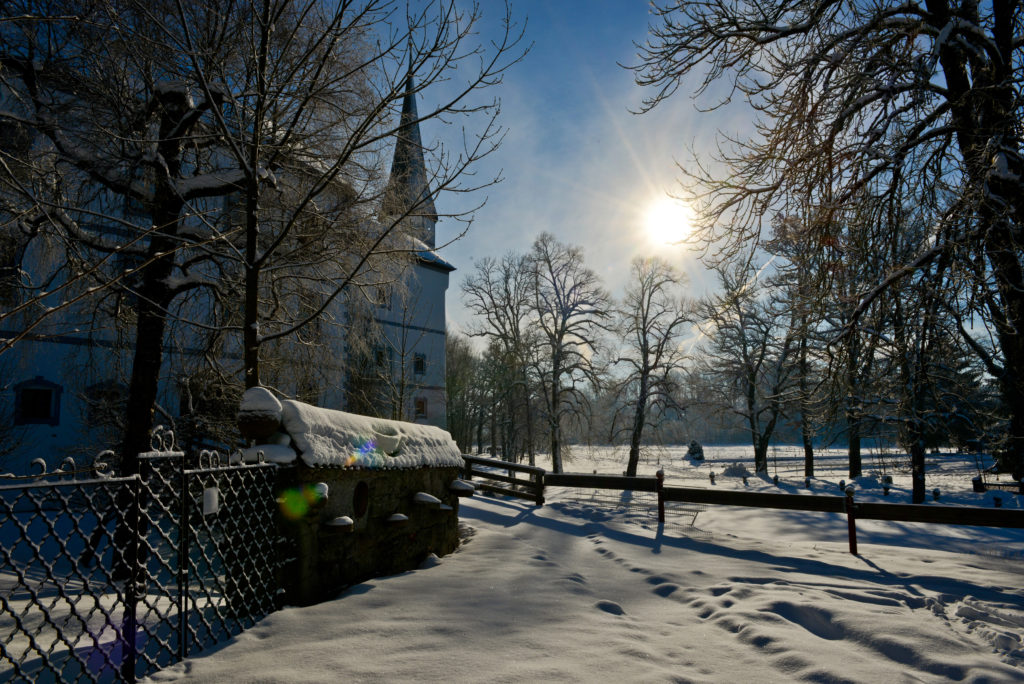 Winterbild Schloss Pertenstein Traunreut