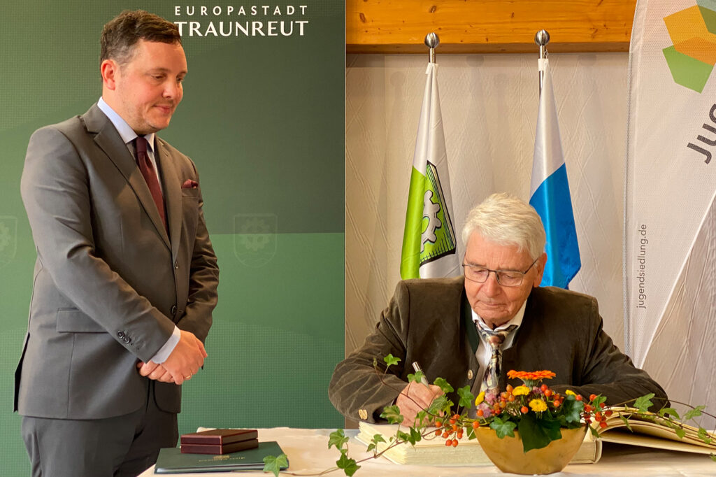 Ehrung, goldene Ehrenmedaille, Stadt Traunreut, Traunreut, Alois Mühlhuber, Jugendsiedlung